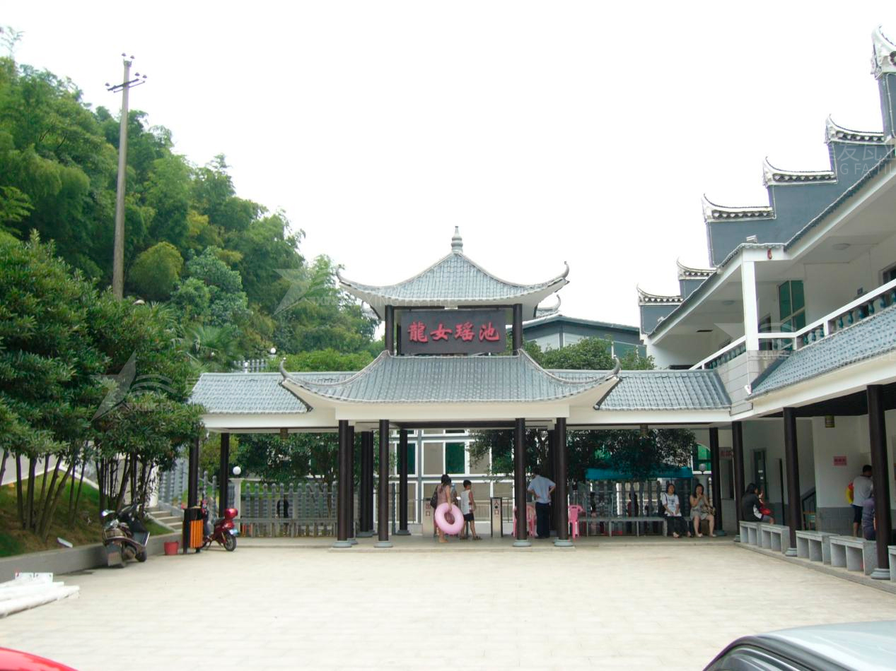 屋頂材料合成樹(shù)脂瓦和不銹鋼瓦哪個(gè)好？選擇很重要！