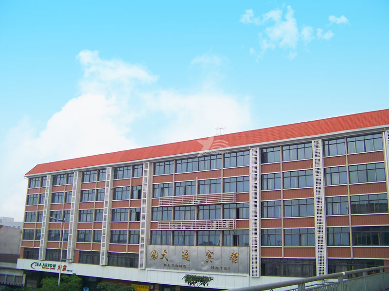 合成樹(shù)脂瓦：輕材質(zhì)高性能，助力屋面建材市場(chǎng)持續(xù)發(fā)展
